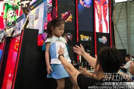 盤點CJ展會ShowGirl的窘迫瞬間!妹子,這兒不能摳腳