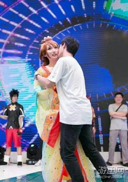 盤點CJ展會ShowGirl的窘迫瞬間!妹子,這兒不能摳腳