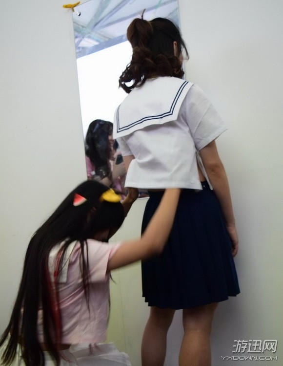 葛優(yōu)躺果然很舒服 盤點(diǎn)那些CJ展會(huì)女神的奇葩姿勢(圖)