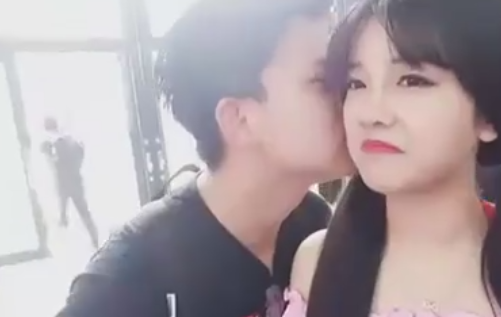 CJ 2016男主播瘋狂撩妹 現(xiàn)場直播一天親吻數(shù)十“秀溝” 男主播瘋狂撩妹 CJ現(xiàn)場直播一天親吻數(shù)十“秀溝”!