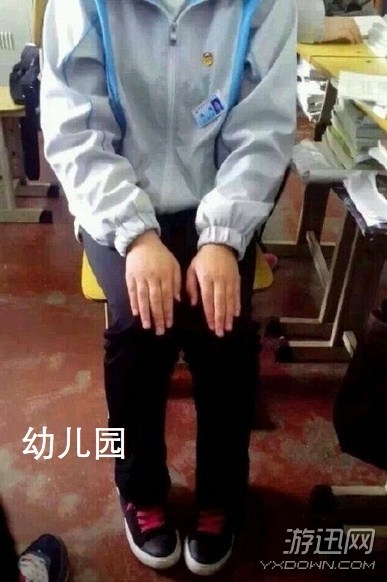 幼兒園到大學畢業(yè)代表坐姿走紅 你中了幾個?