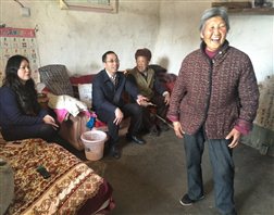 縣委副書記、縣長譚興忠到紅格鎮(zhèn)走訪慰問困難老黨員