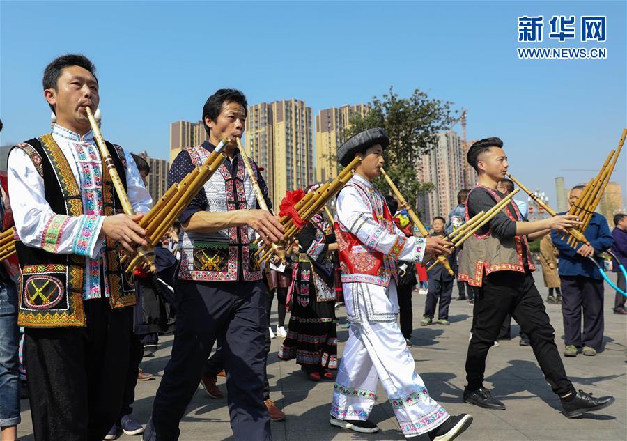 四川興文苗族群眾歡度“花山節(jié)”